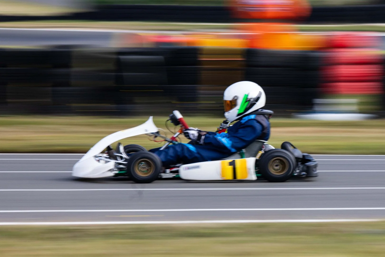 Karting-Laval-20-Un-file-un-peu-flou-flou.jpg