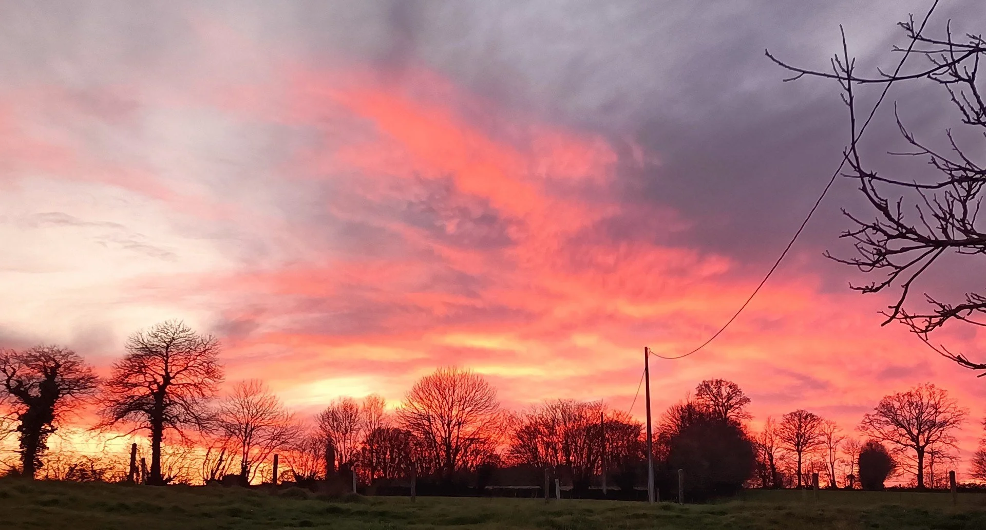 Coucher-de-Soleil-sur-la-campagne-mayennaise.jpg