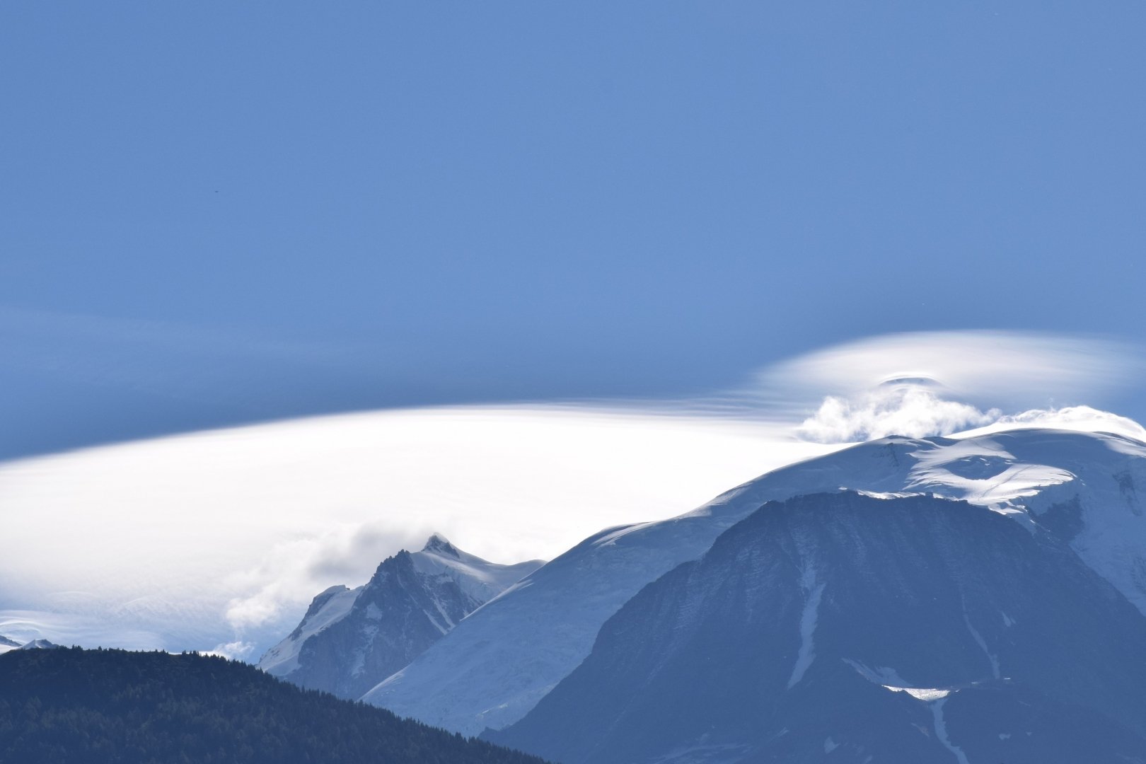 Nuages-au-dessus-du-Mt-Blanc.JPG