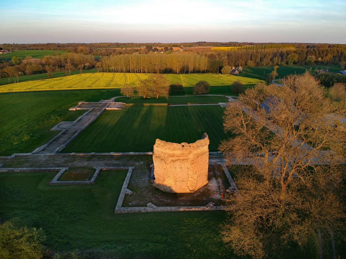 Temple-de-Mars.jpg
