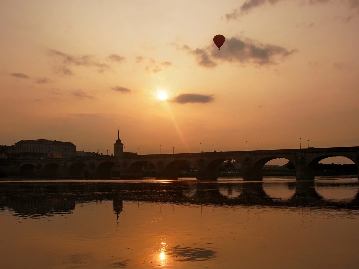 Coucher-de-soleil-sur-Saumur.jpg