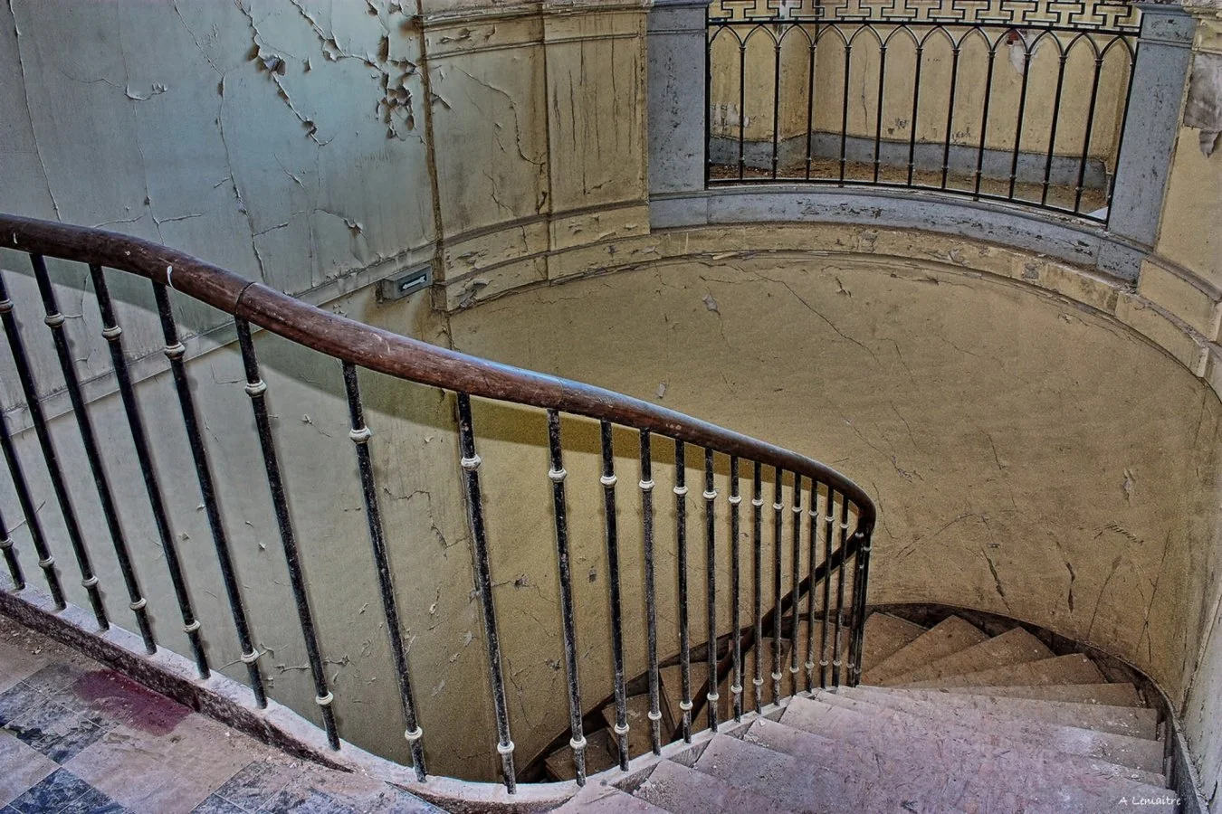 14-escalier-latéral.jpg