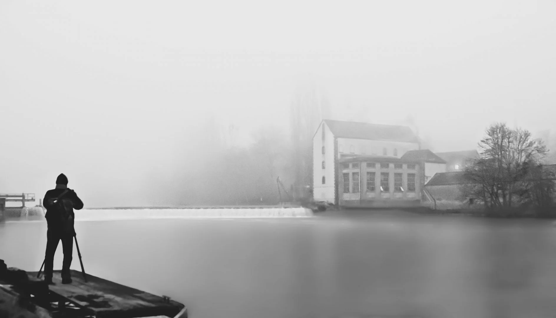 Lever-du-jour-a-lAbbaye-Notre-Dame-du-Port-du-Salut-Port-Rhingeard.jpg