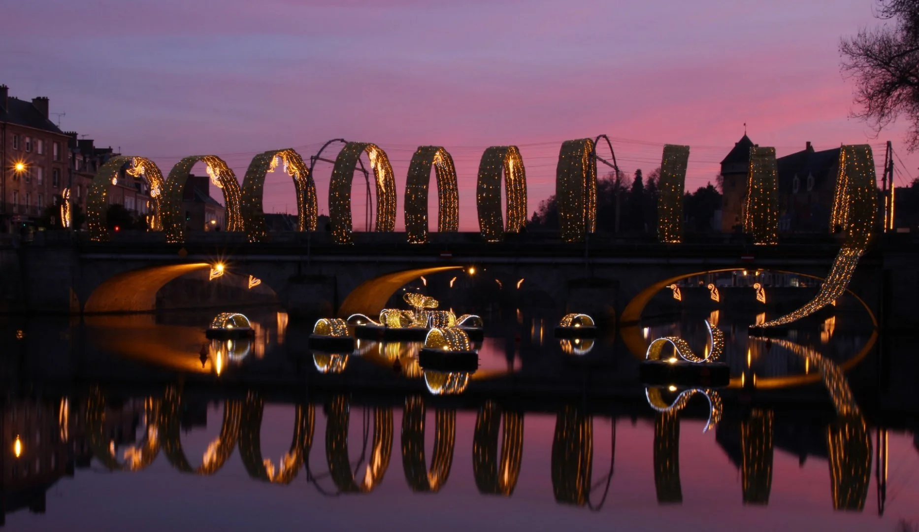 Ville-de-Lumières.jpg