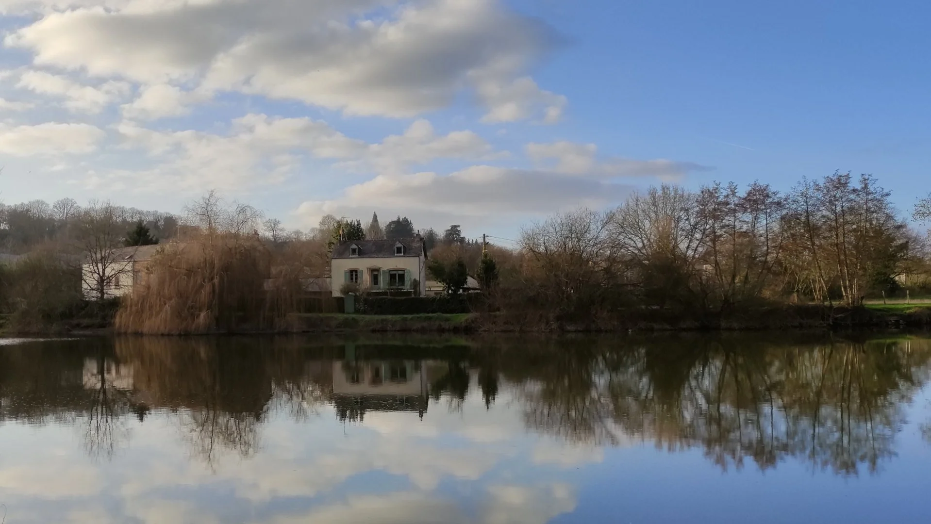 Bord-de-la-Mayenne-.jpg