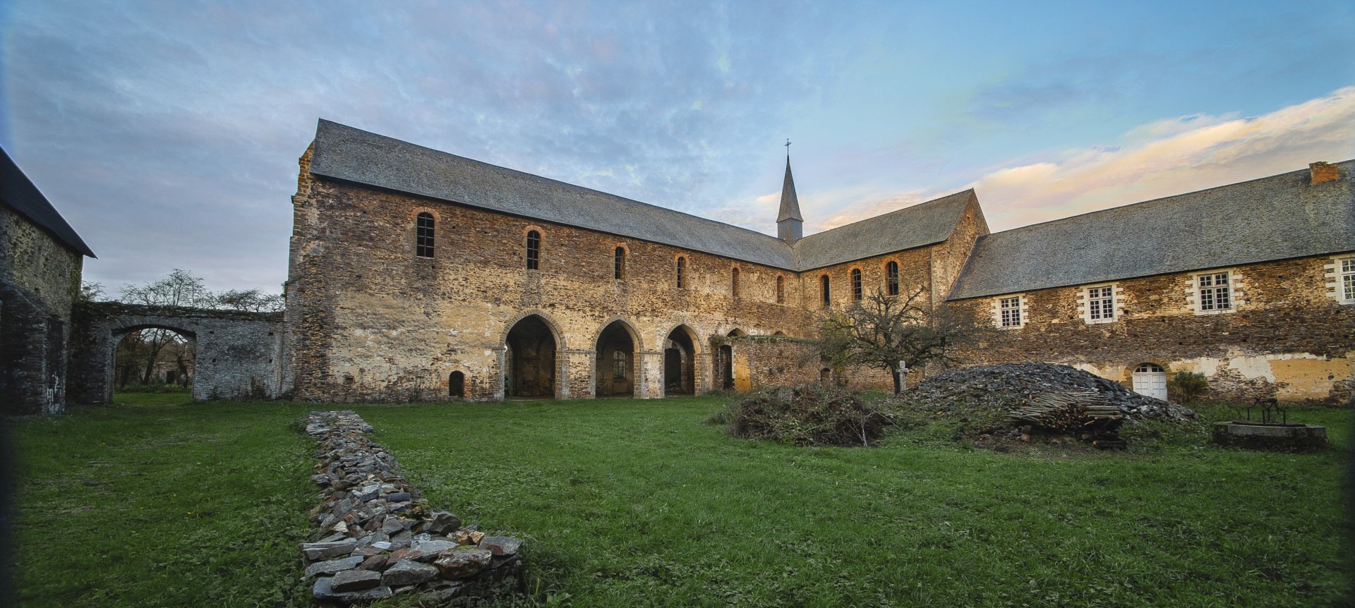 Abbaye de Clairmont. (2016)