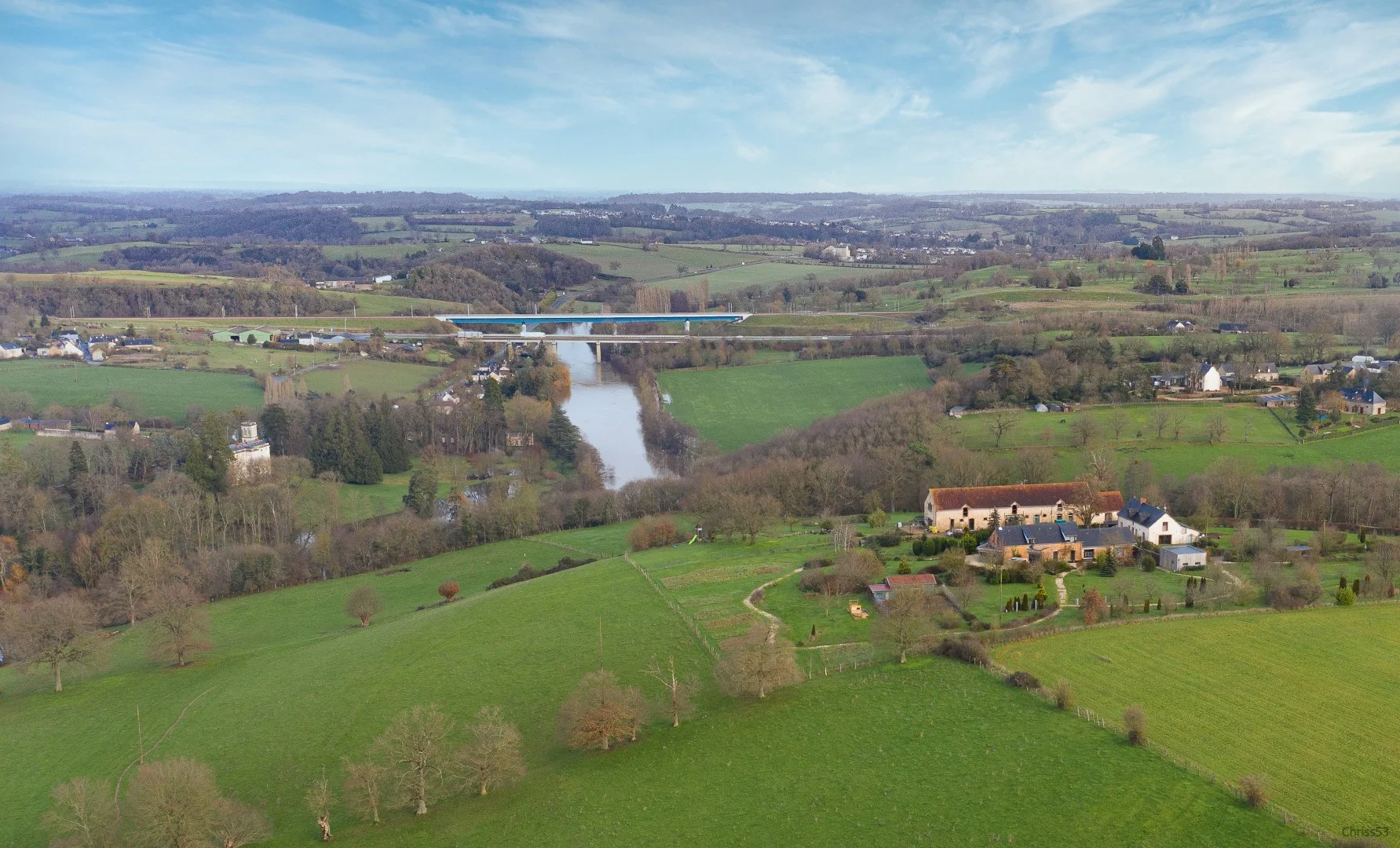 Les-2-ponts-sur-la-Mayenne-a-Change.jpg