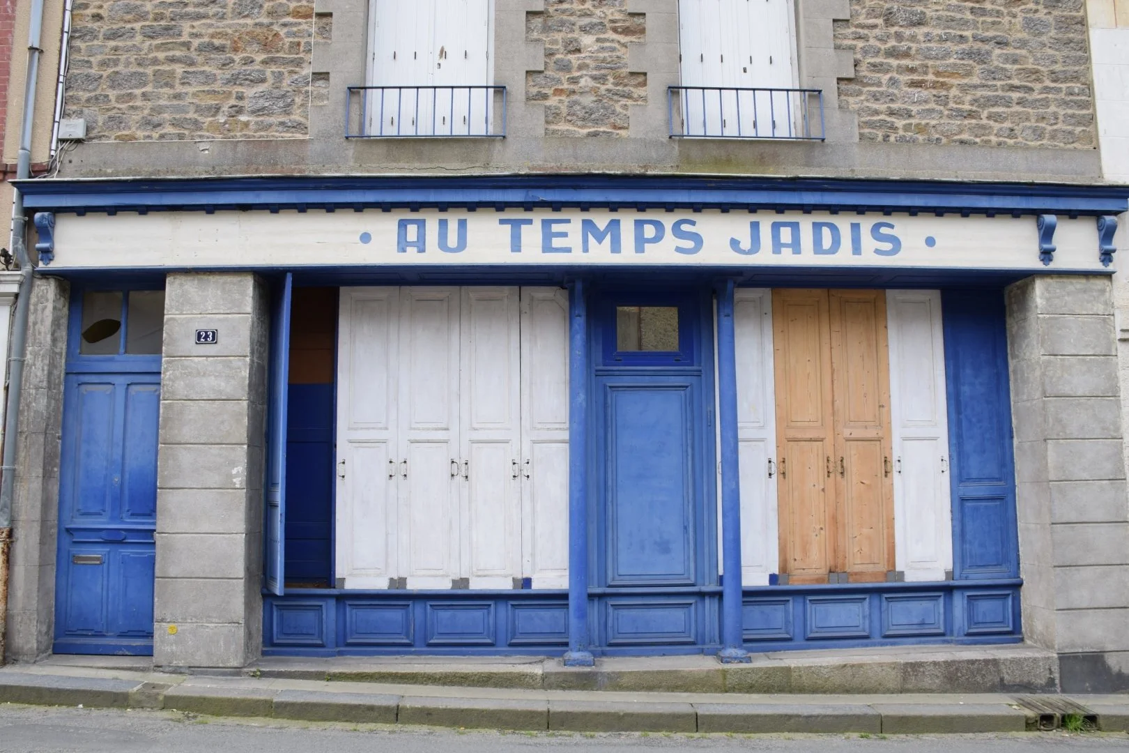 Laissé-à-labandon.JPG