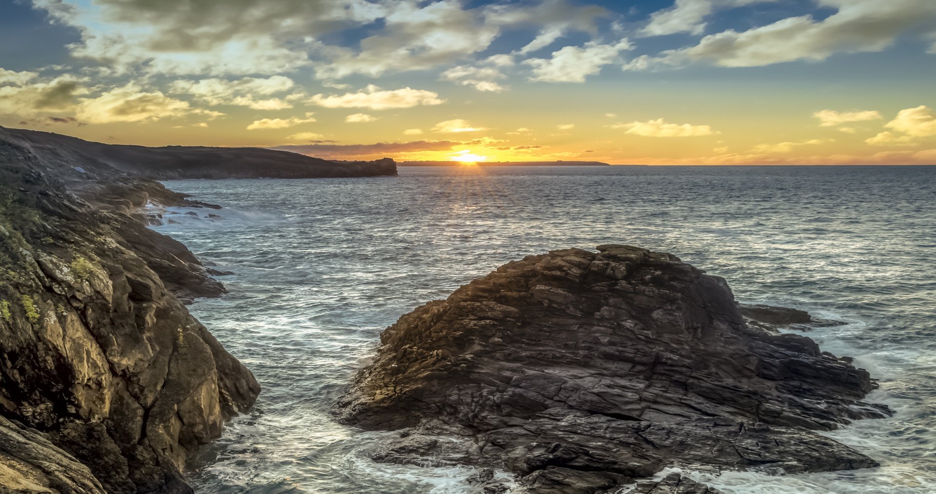 Couché-de-soleil-sur-Cancale.jpg