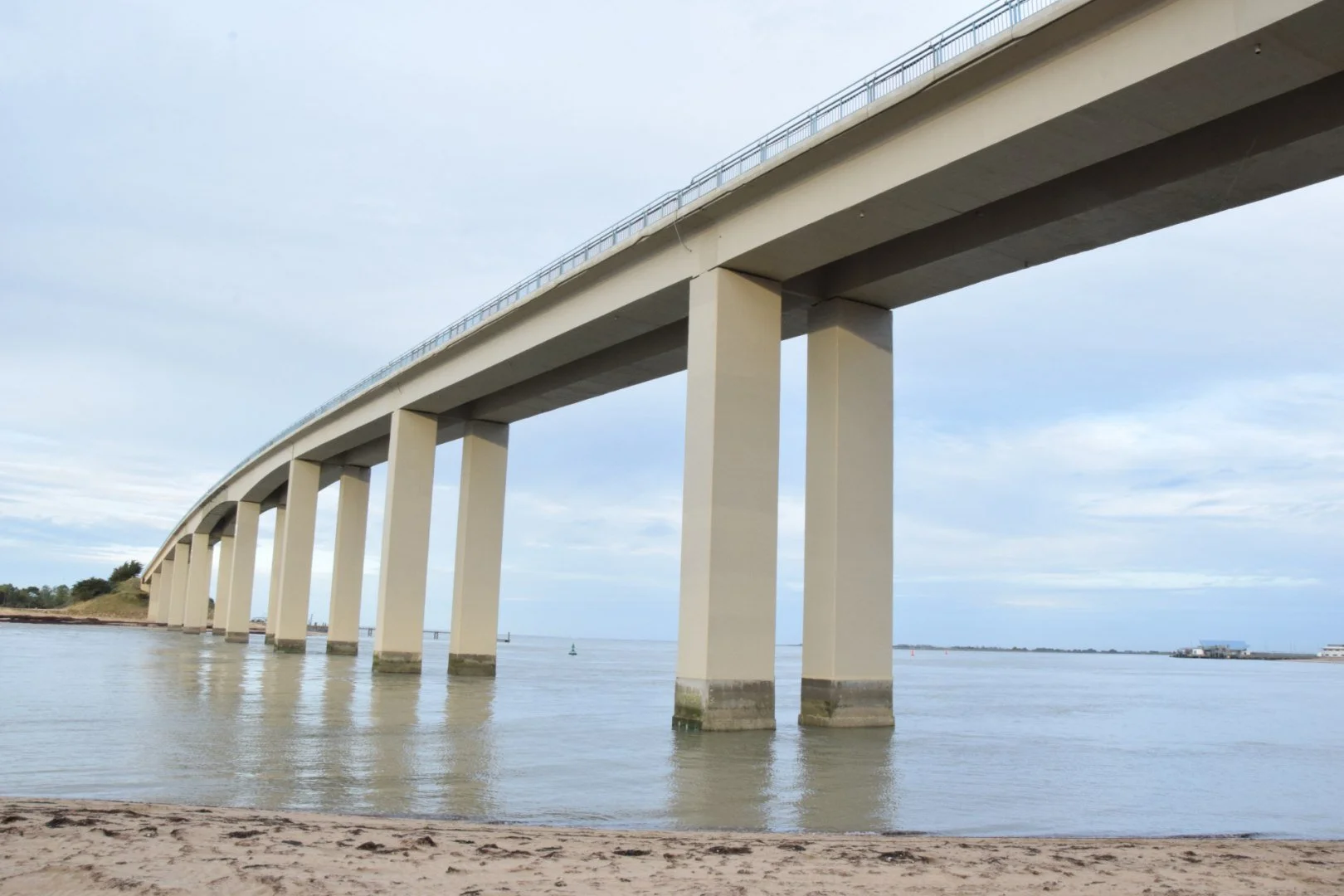 Sous-le-pont-de-Noirmoutier.jpg