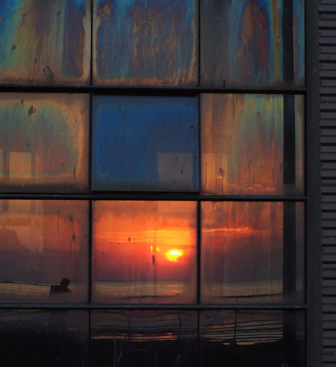 coucher de soleil sur vitre huileuse.jpg