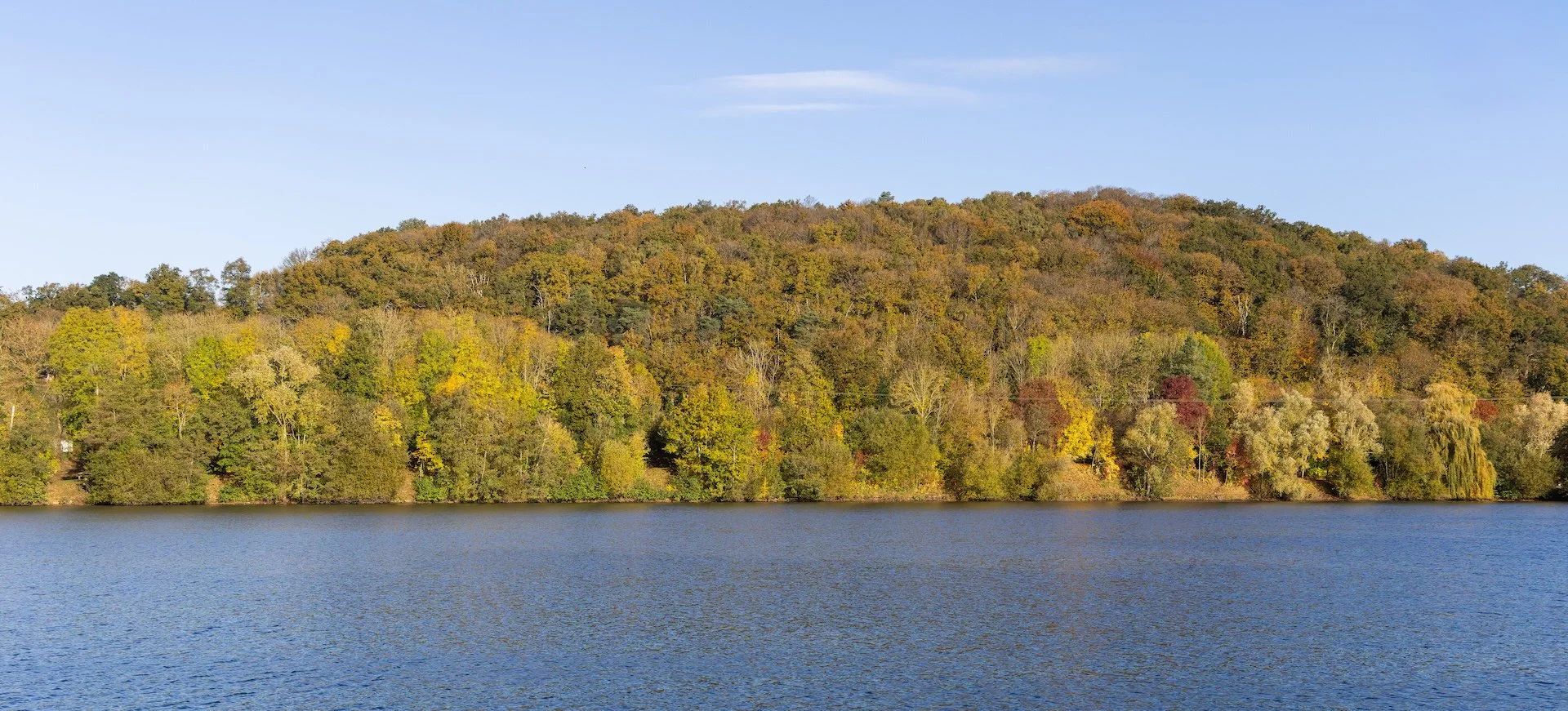 Sortie-Integration-02-Le-panorama-du-lac-et-de-la-collline.jpg