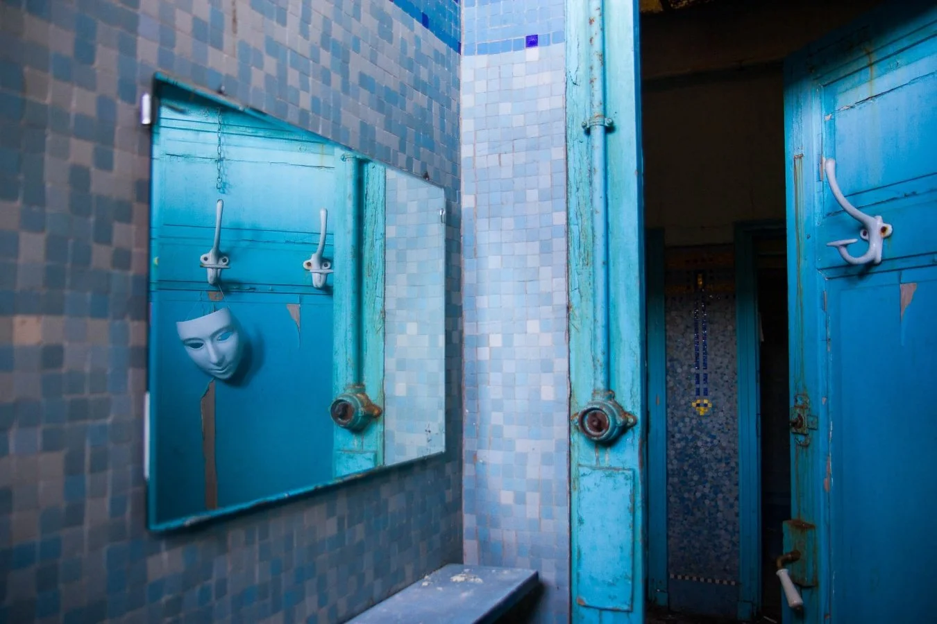 Bains douches mise en scene
