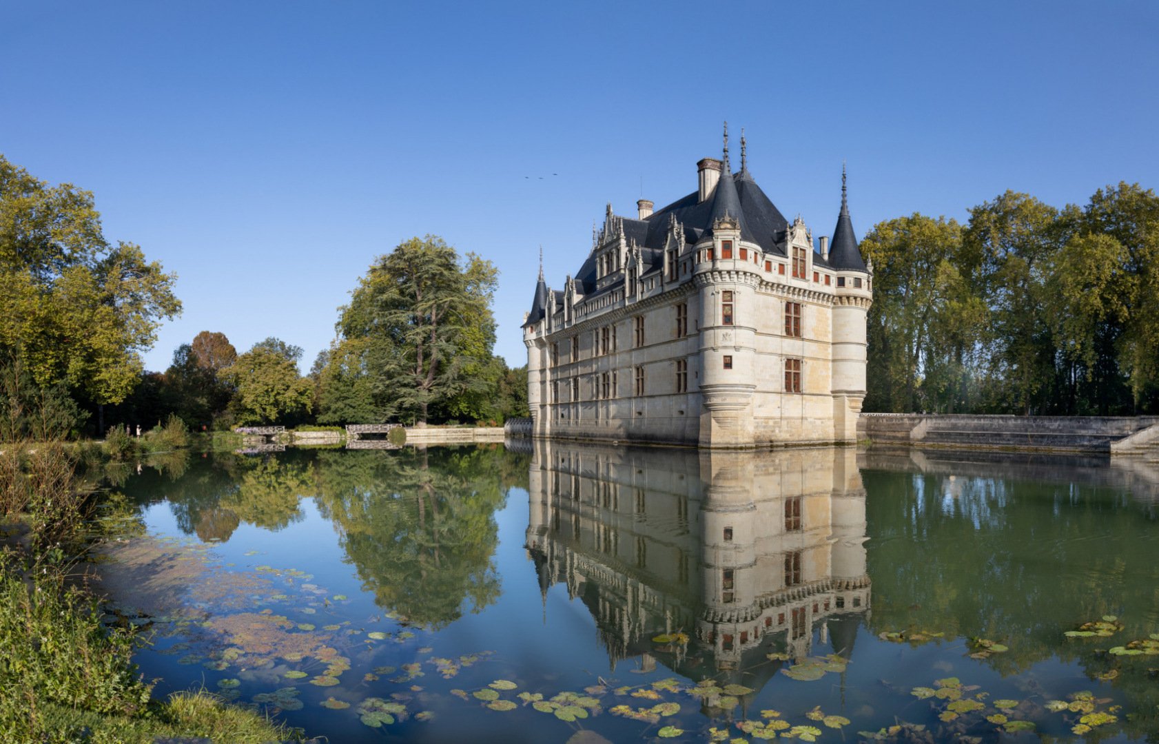 Le-chateau-dAzay-le-Rideau.jpg