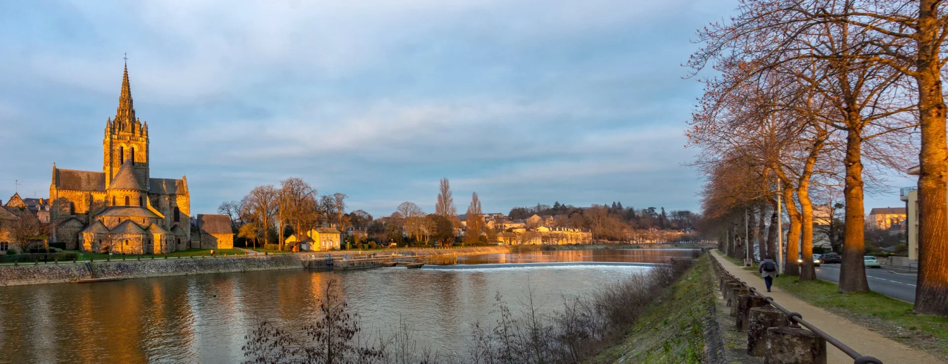 Laval-au-petit-matin.jpg