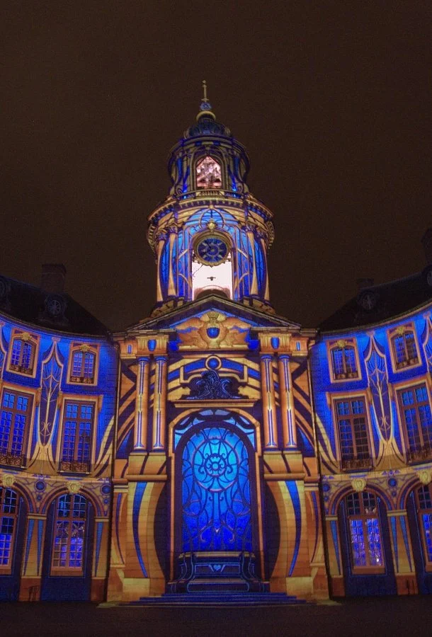 Hôtel-de-Ville-de-Rennes-illuminée.jpg