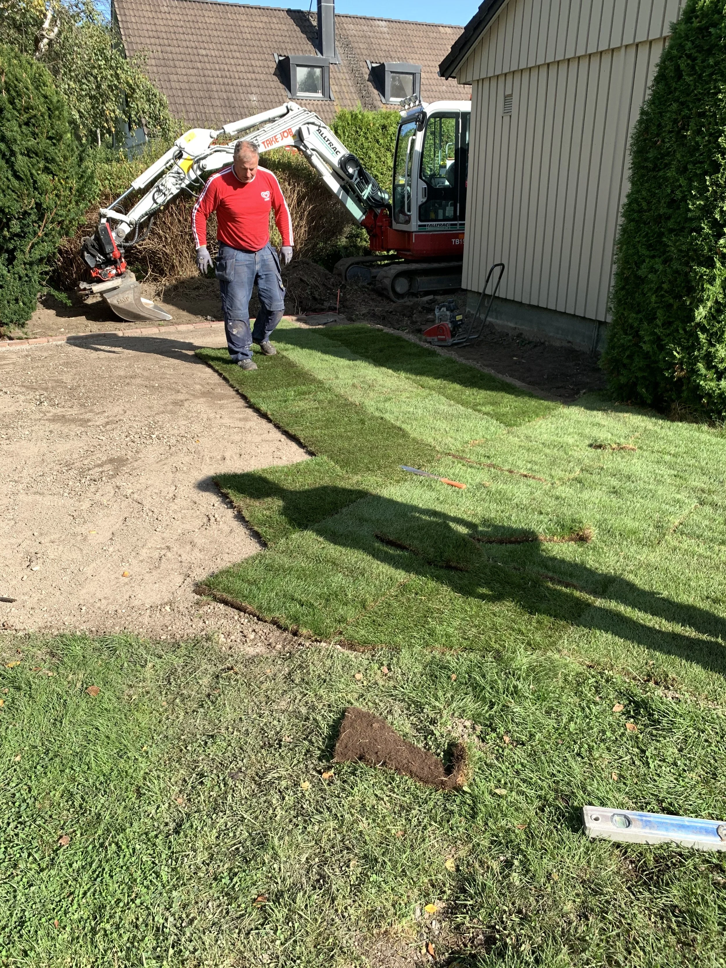 Återställning gräsmatta Gure Garden Täby.jpeg