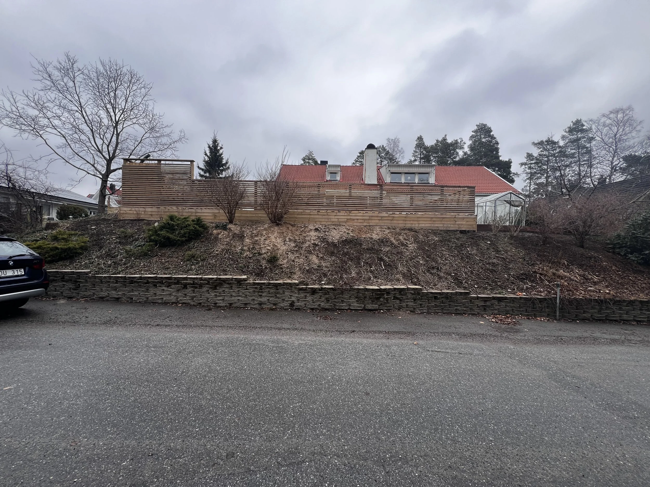 Slänt Skogsliden Täby Slänt ogräsfritt Gure Garden trädgårdsförbättringjpg.jpg