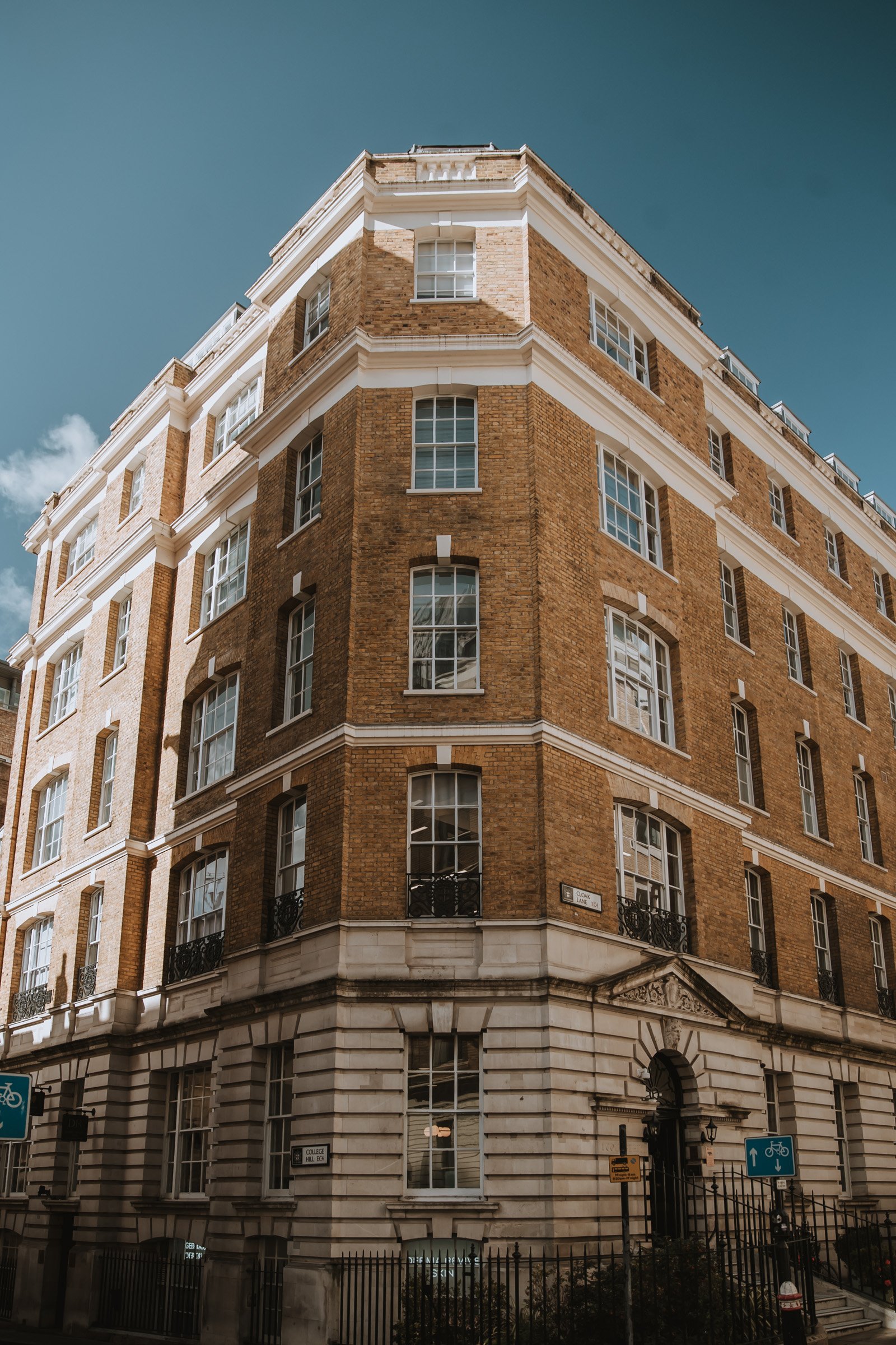 frame-and-form-london-College Hill_office-fitout-1.jpg