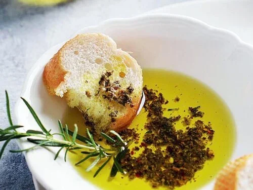 4 oz Rosemary, Thyme, and Garlic bread dipping oil