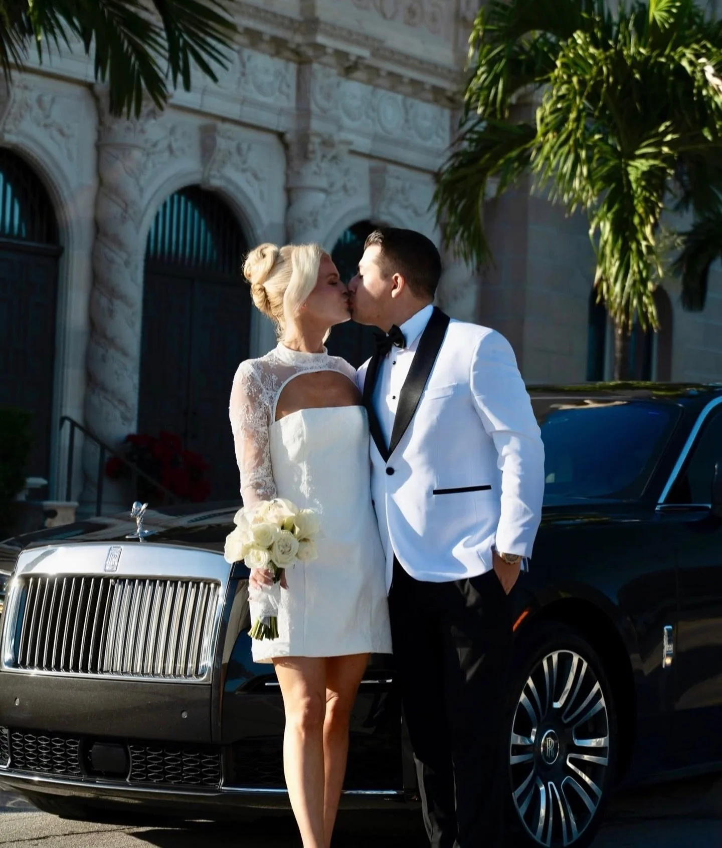 A timeless beauty for lifetime moment 🤍

Don&rsquo;t miss the opportunity to have the perfect team for your special moments! I live for it 😍
.
.
.
#Wedding #FrenchTwist #Glam #Hair #PalmBeachHair