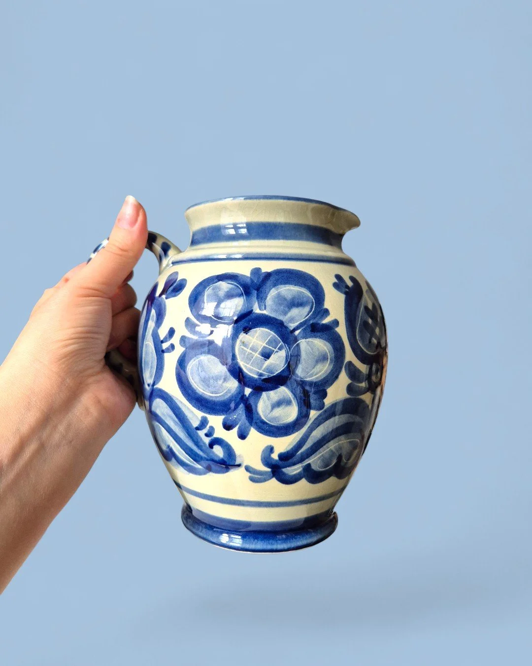 2026-2-082 Глек Синій букет_AI_008.jpg