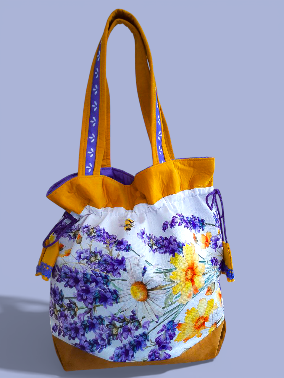 Лаванда і бджоли