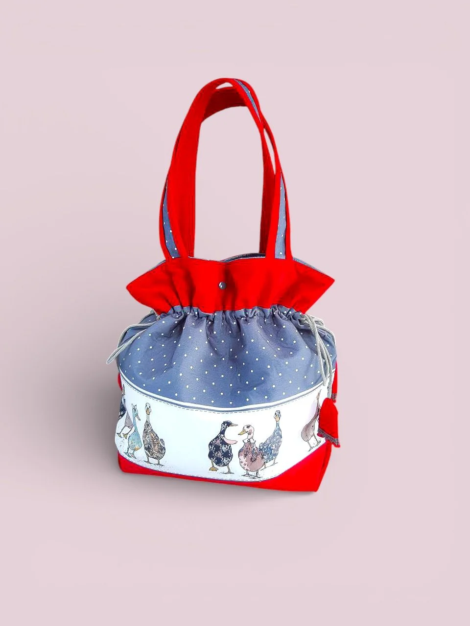 Качечки на темно-сірому