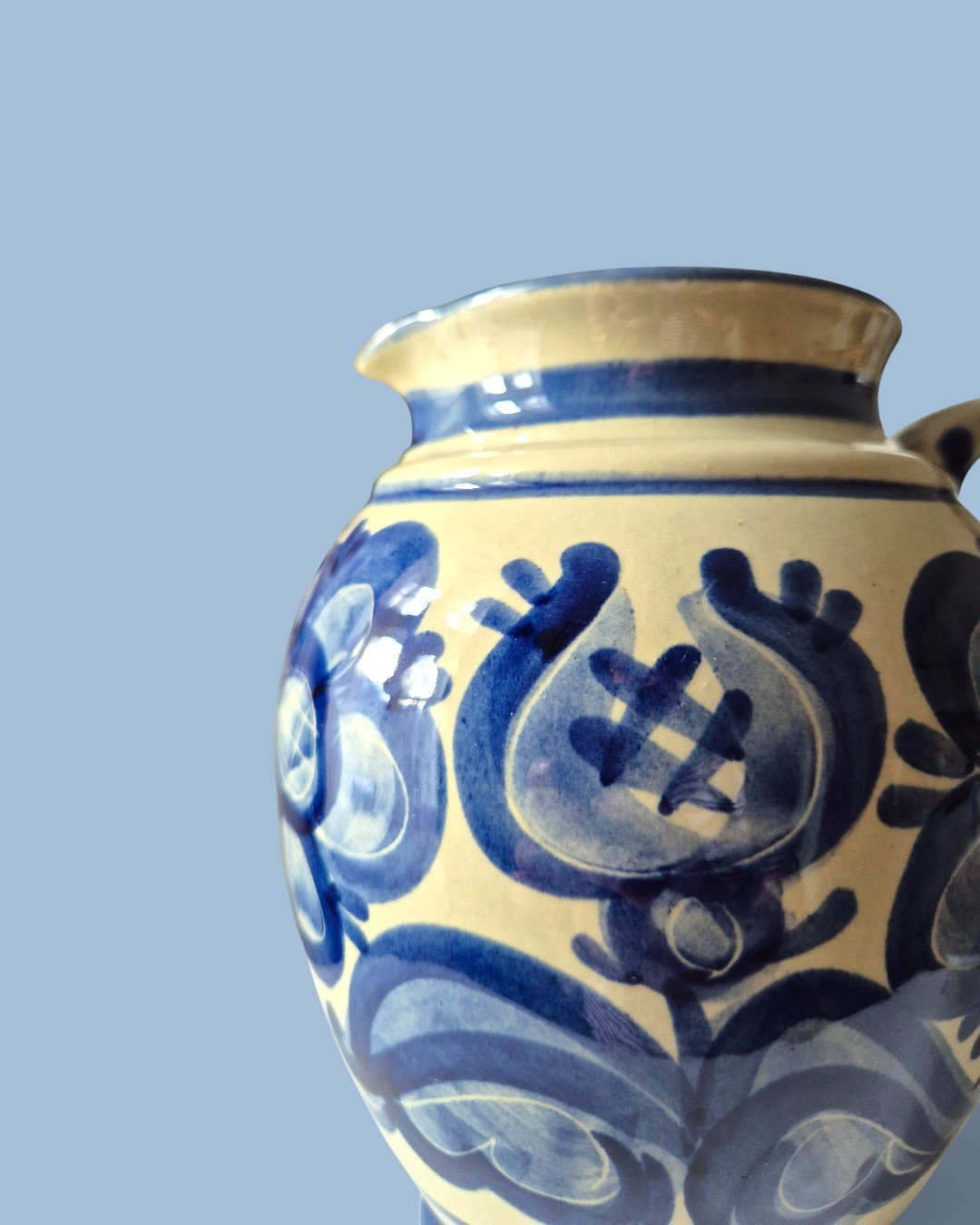 2026-2-082 Глек Синій букет_AI_002.jpg