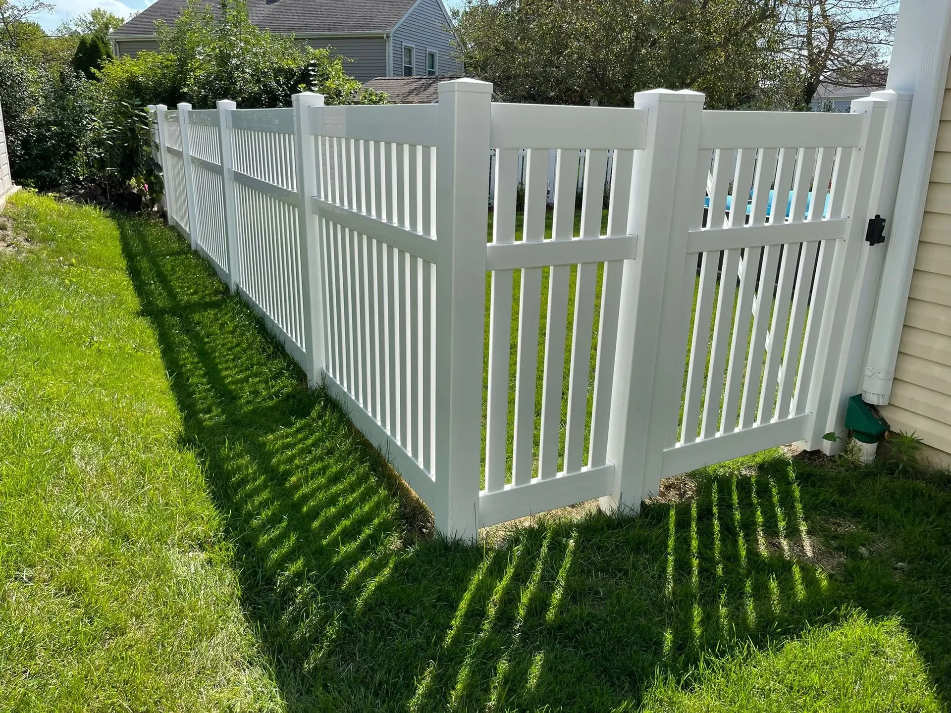 Vinyl+Fencing-1920w.webp