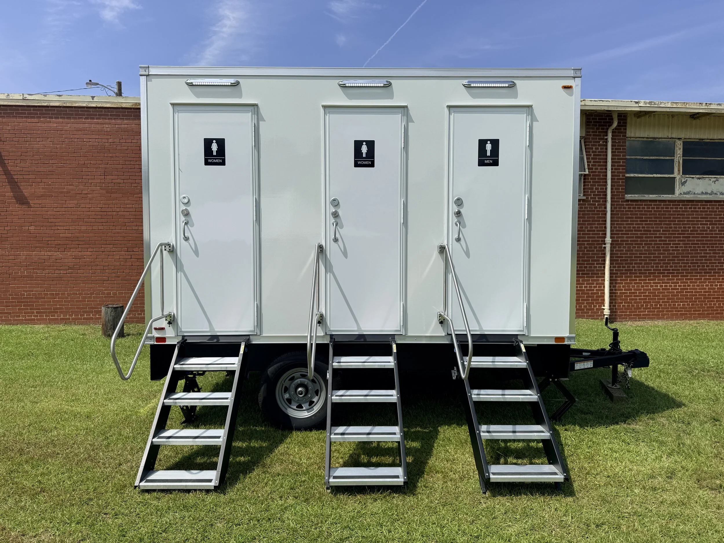 Luxury restroom trailer rental throughout Eastern North Carolina