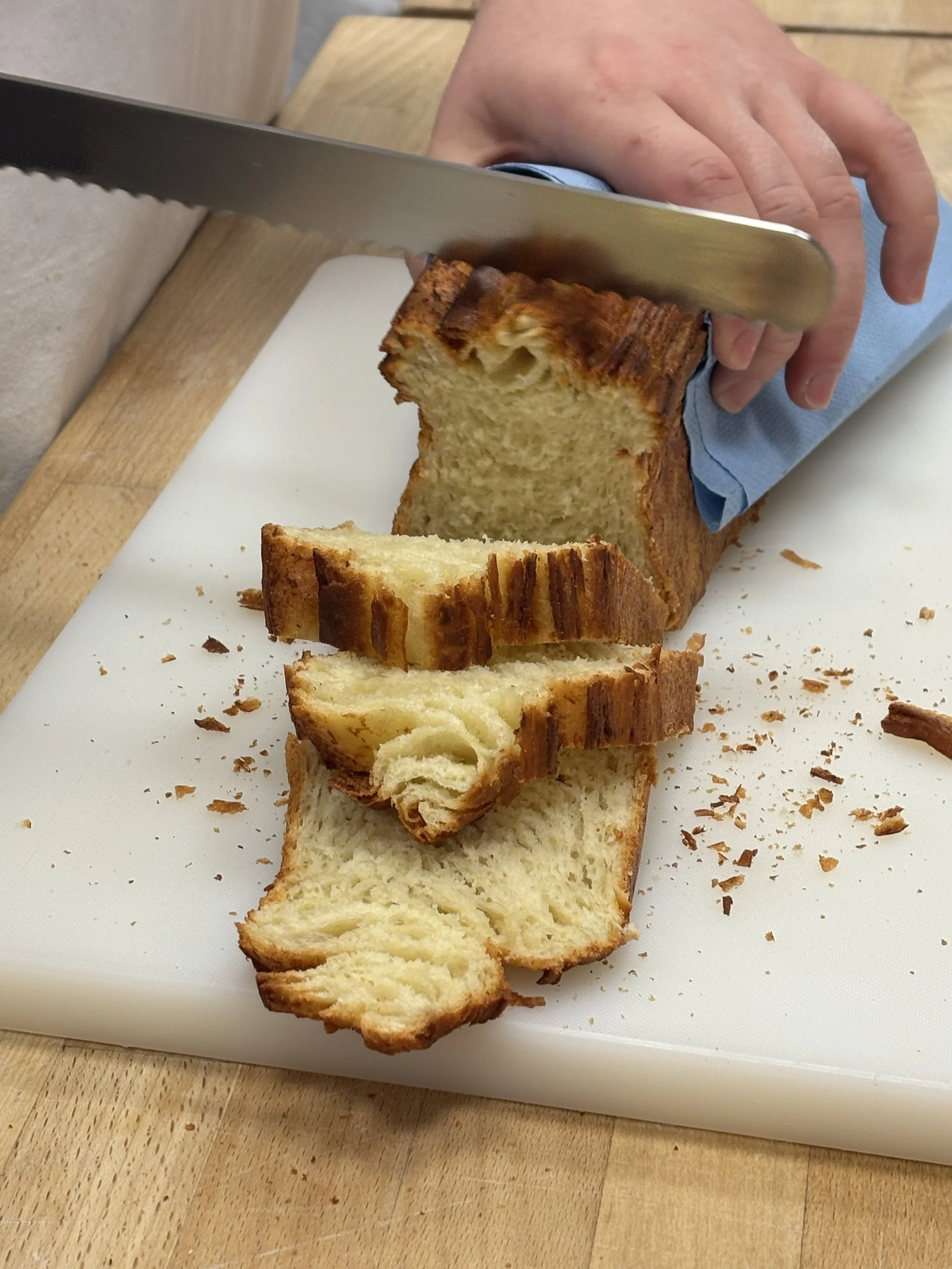 Blue cheese loaf: crumb exposure