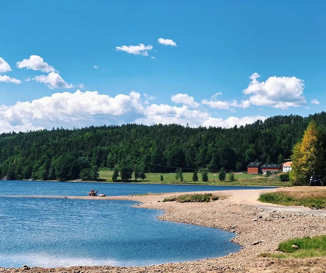 Fine muligheter til &aring; nyte en dag ved vannet! Badestedet er rett ved! 🏊🏽&zwj;♂️ Ta med deg sykkelen, kajakken eller gode tursko for &aring; oppleve enda mer av hva n&aelig;romr&aring;det har &aring; tilby🚴🏼&zwj;♀️🚣🏽&zwj;♂️🏞
// Sweet oppo