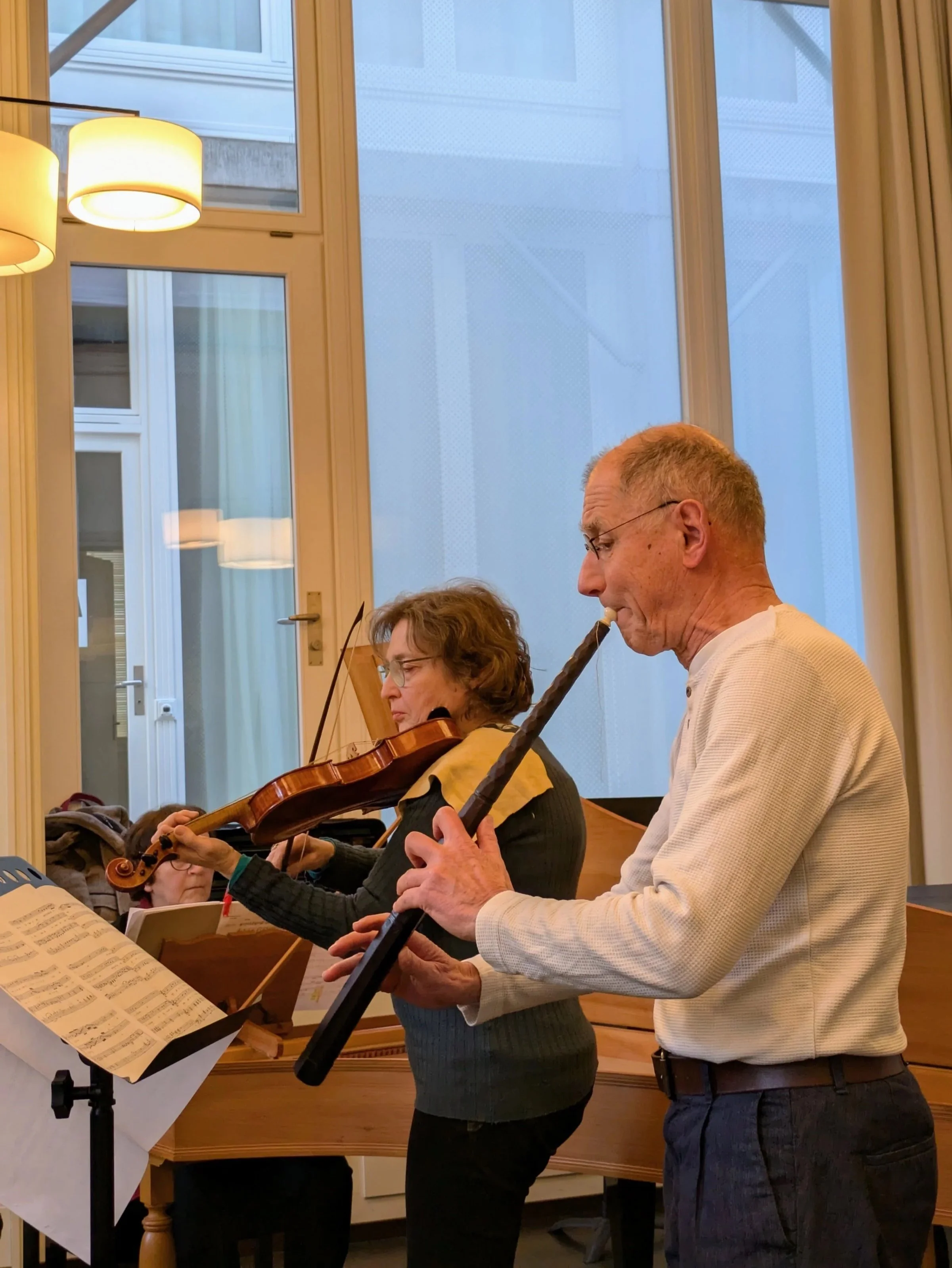 Zwei Laienmusiker beim La Furta Kurs für Alte Musik