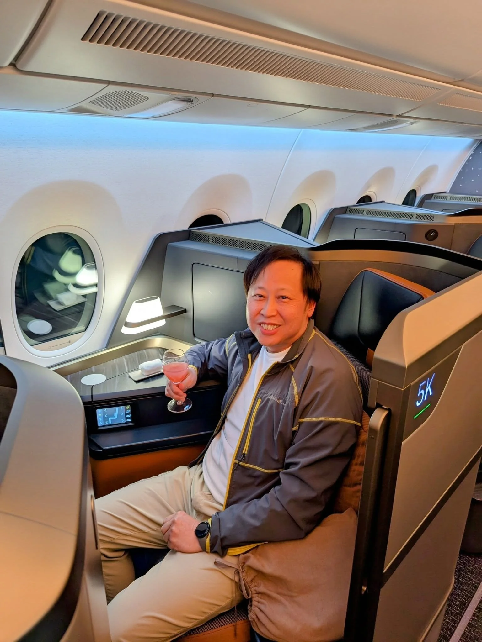 Starlux Airlines Business Class from ONT to TPE