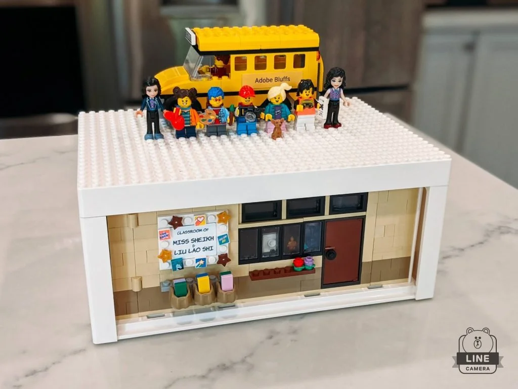 Adobe Bluffs Elementary School Brick Set