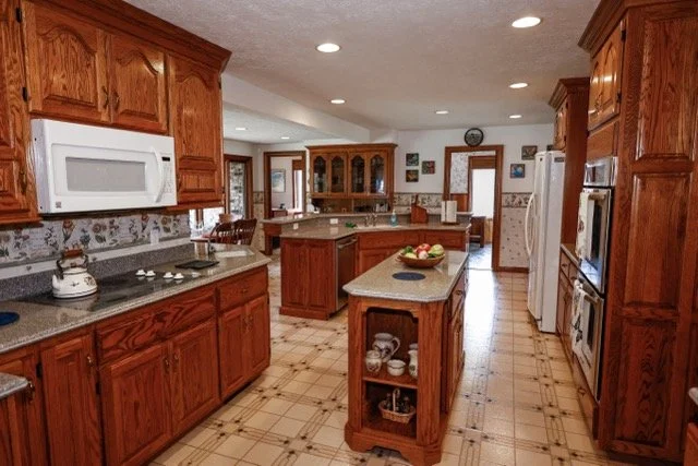 View of a spacious kitchen the White Squirrel Lodge 