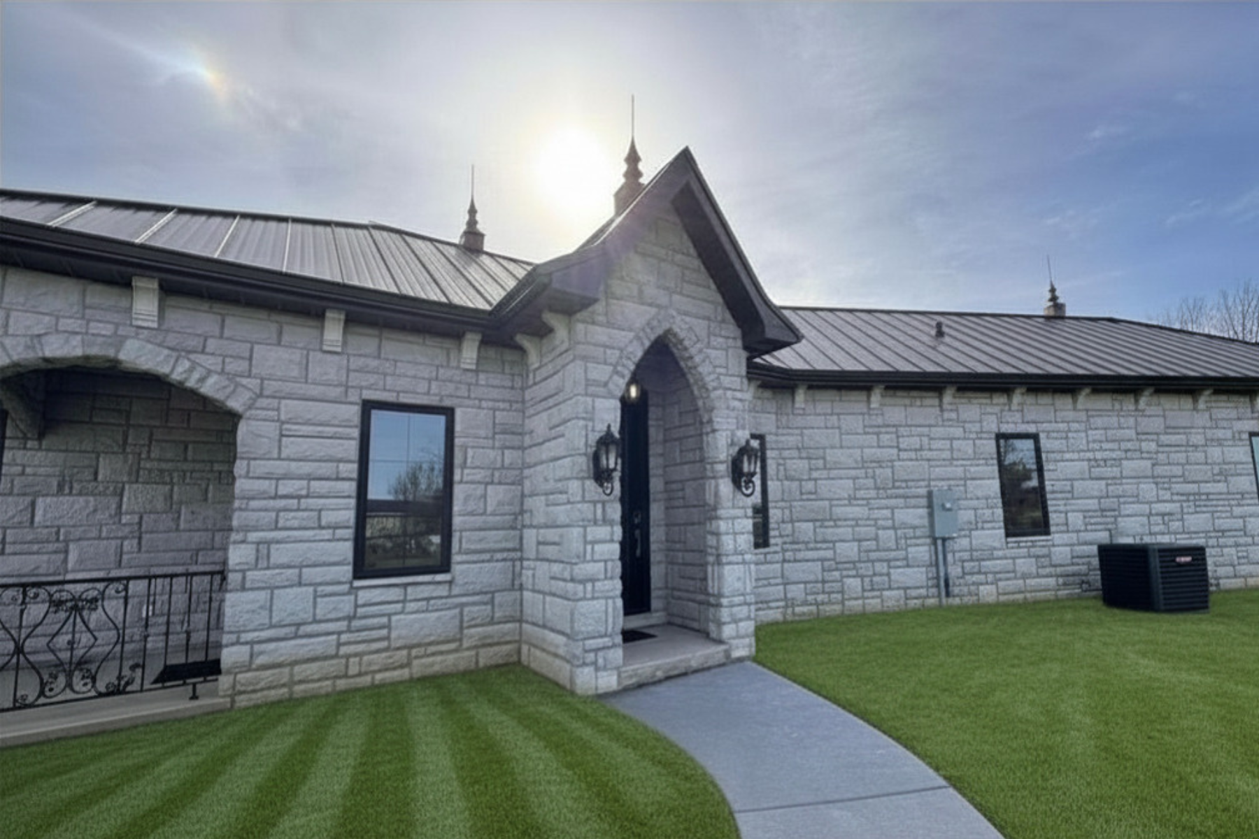 Chandelier House is Marionville’s most dazzling stay. This luxury 2-bedroom home features stunning chandeliers, designer interiors, and a glamorous, spa-like feel for an unforgettable getaway.