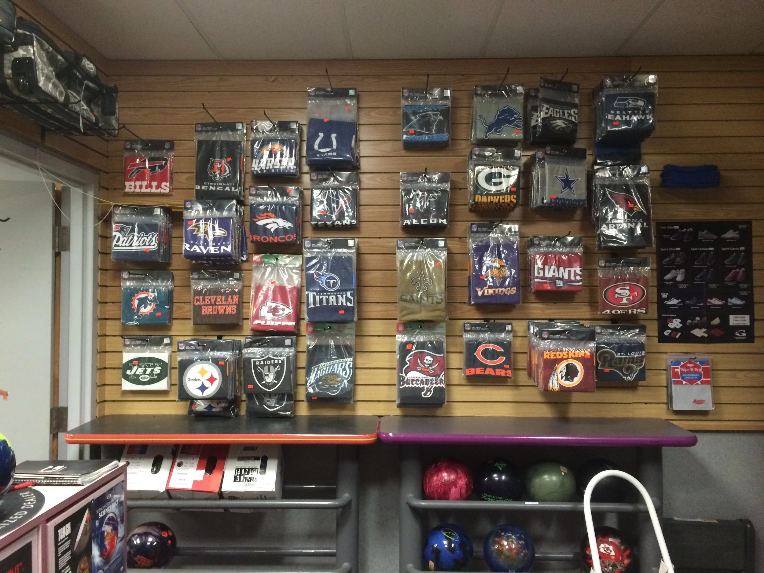 Had a idea to put all NFL towels in order of standings  on Military base in Bethesda Maryland while volunteering for Wounded warriors event 2018.JPEG