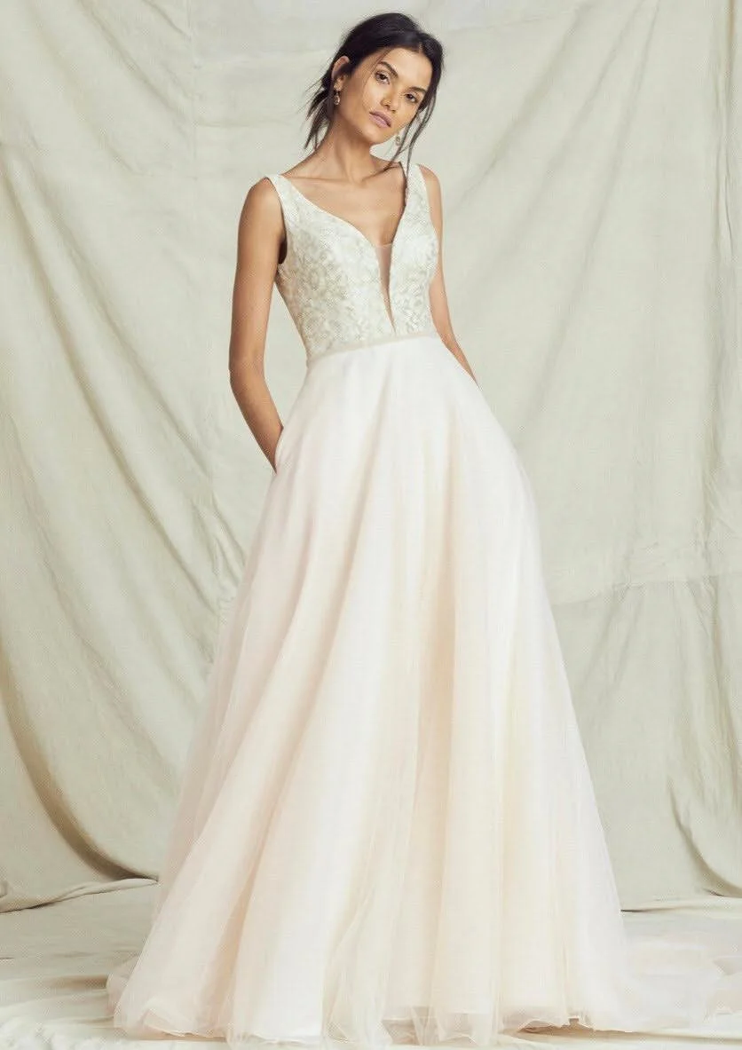 Kelly Faetanini | Sicilia | A-Line