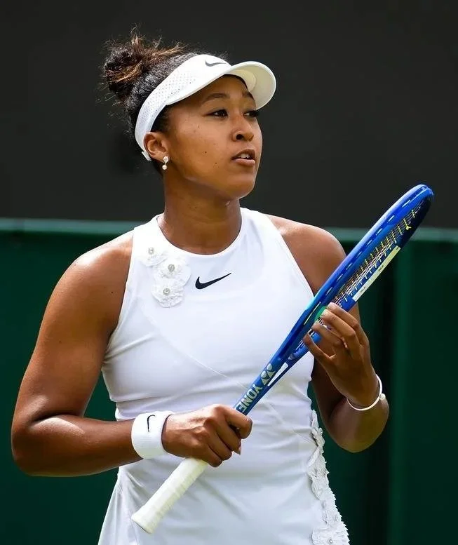 Naomi_Osaka_-_Wimbledon_Championships_2026_-_Day_3-DSC_0734_xgaplus.jpg