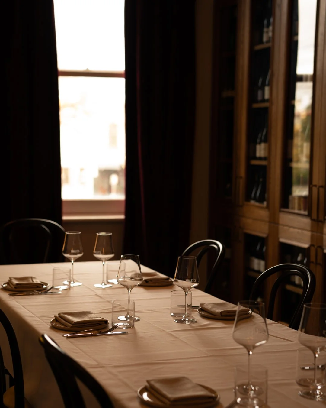 [DS] Wally_s - Interior - 8.jpg