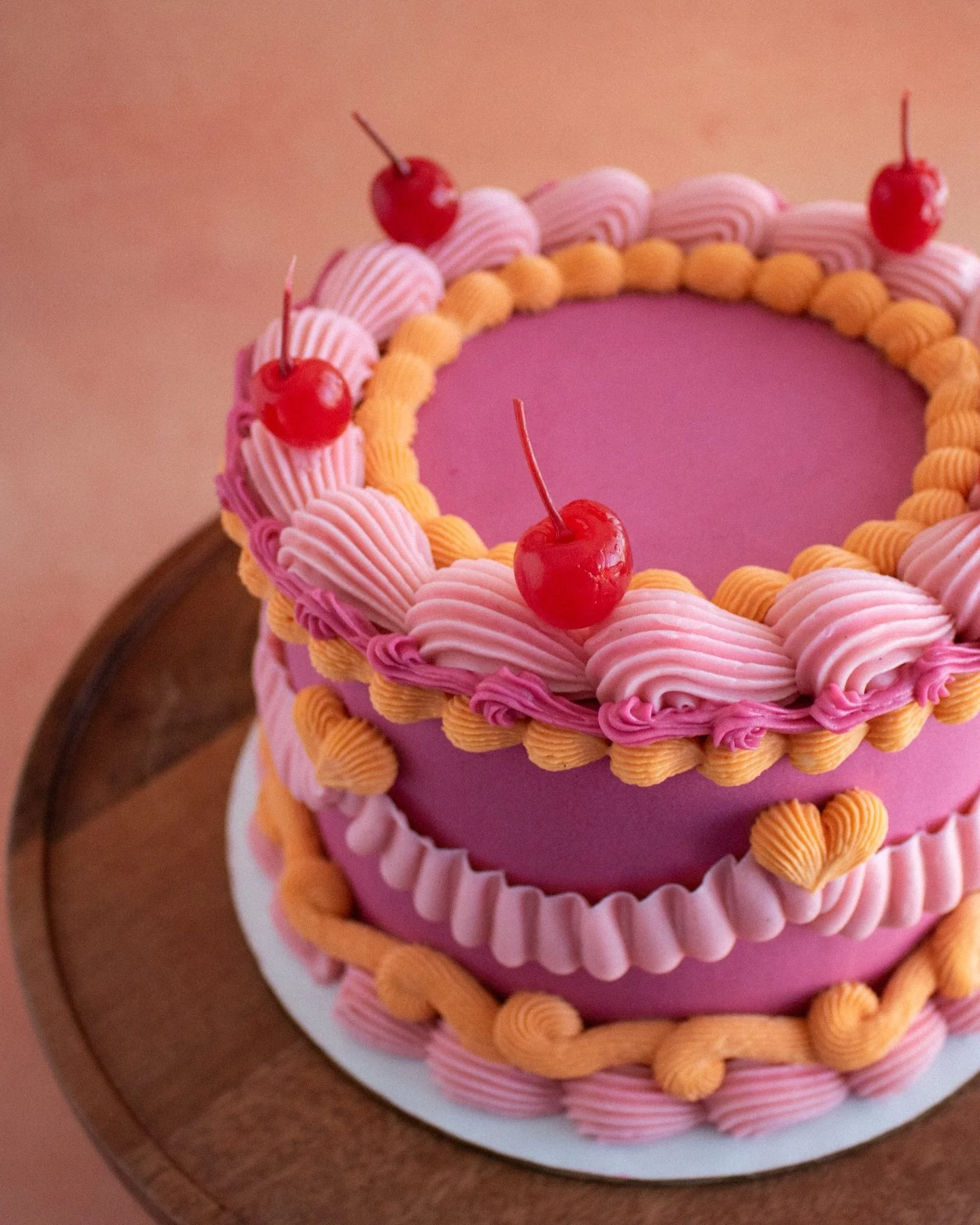 Cakes are actually where we started, way before pan dulce 🥹

They&rsquo;ve always been part of Amidulce, and we&rsquo;re excited to start making more again!

We&rsquo;re looking to make more vintage-style cakes, ones with fresh flowers or bright col