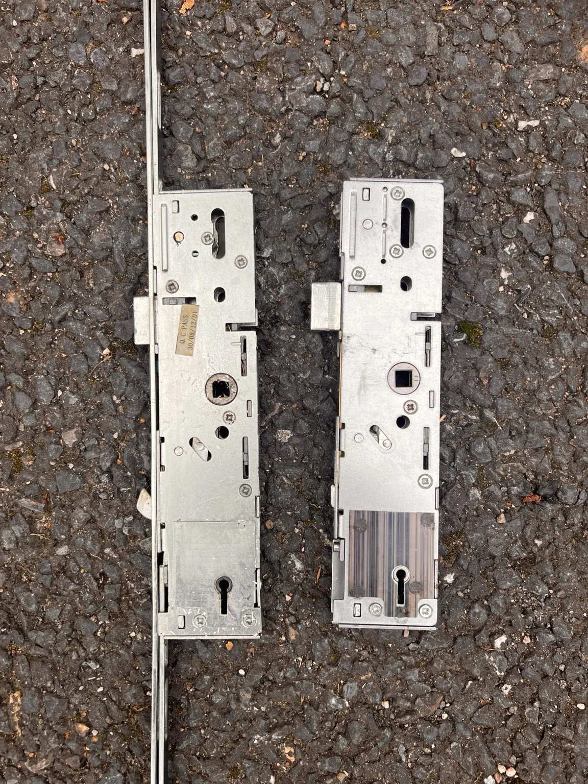 replacement multipoint door lock mechanism on a uPVC door