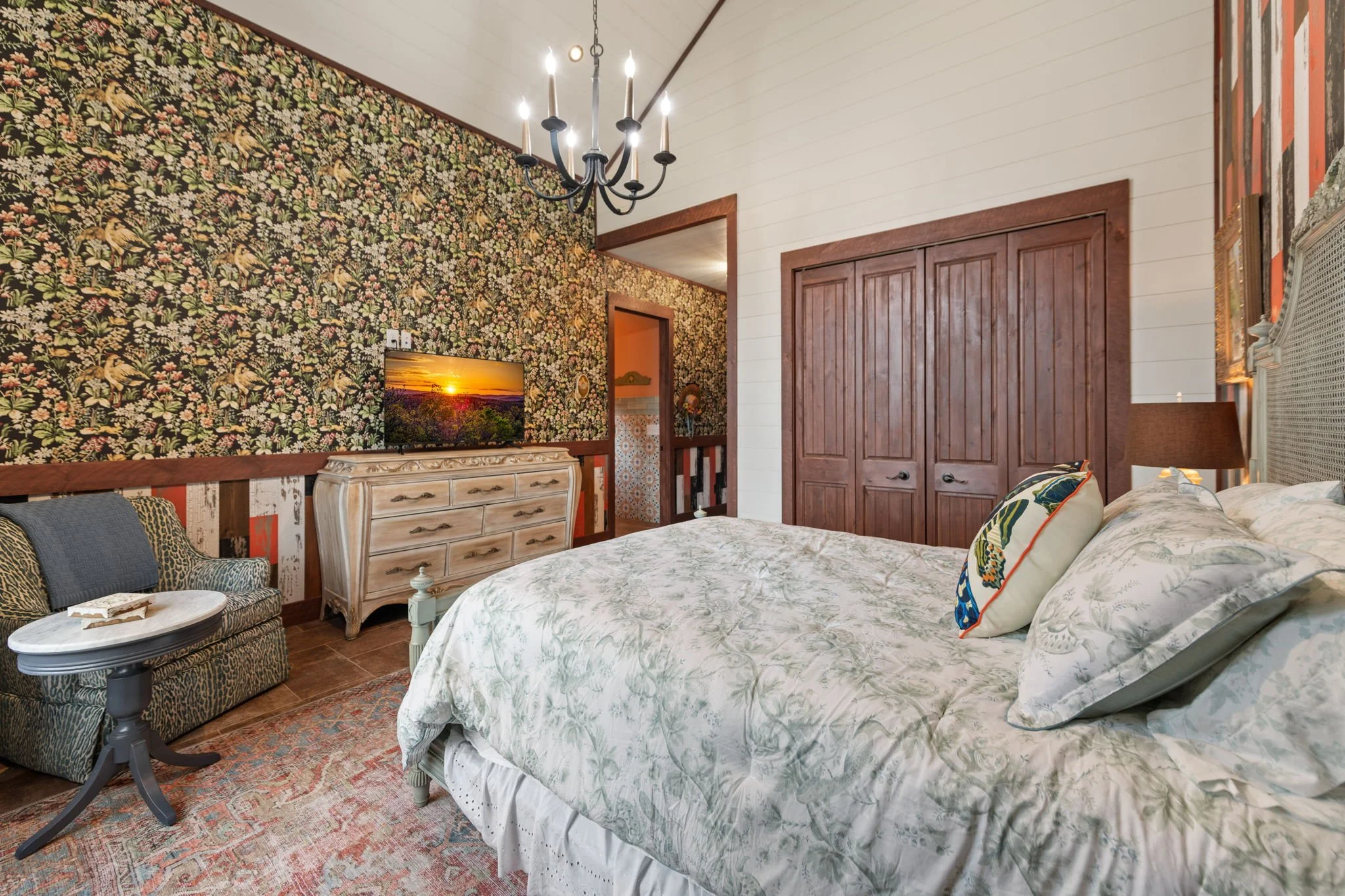 Bedroom with patterned wall and texture