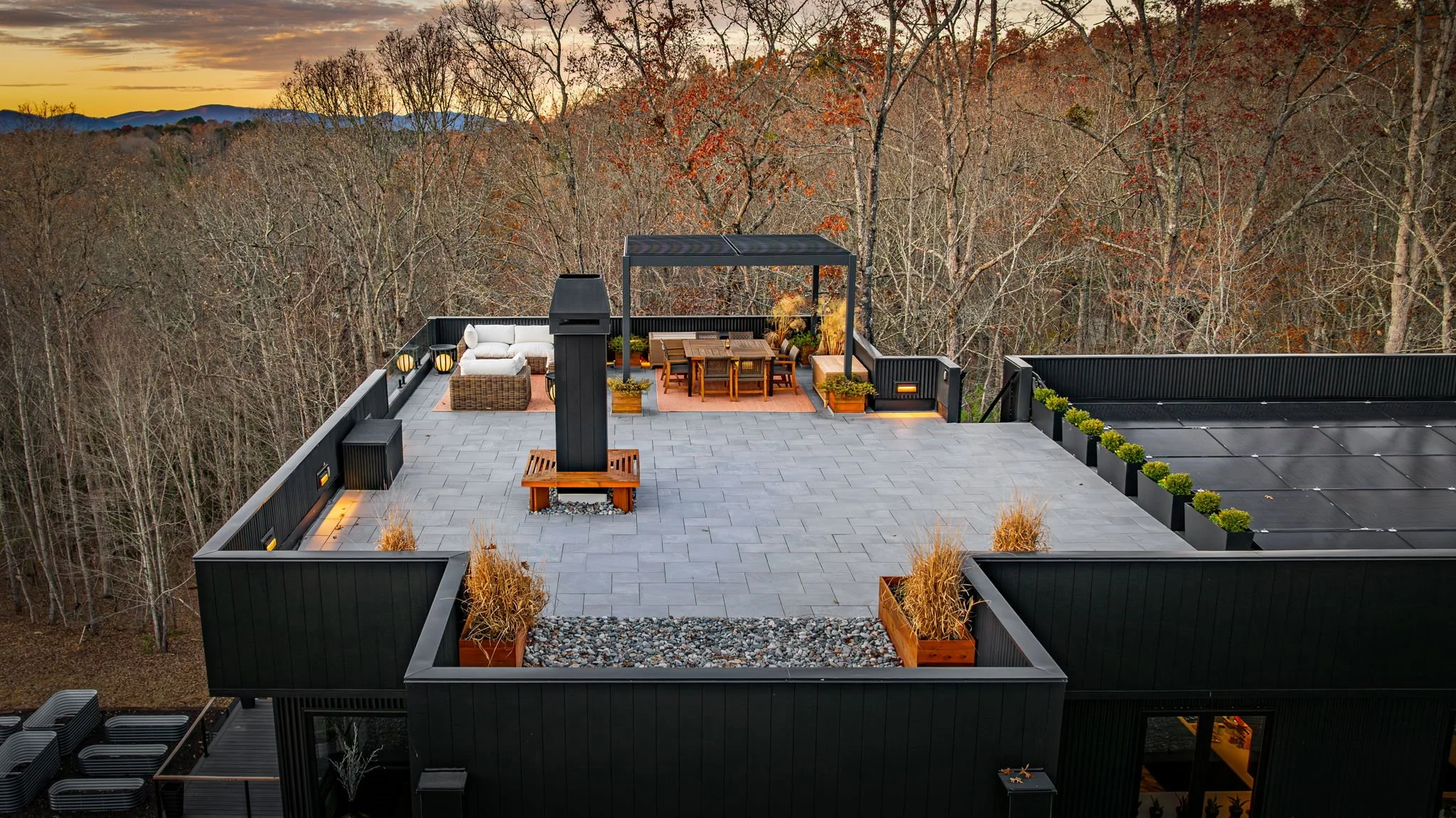 Courtyard outside of modern home 