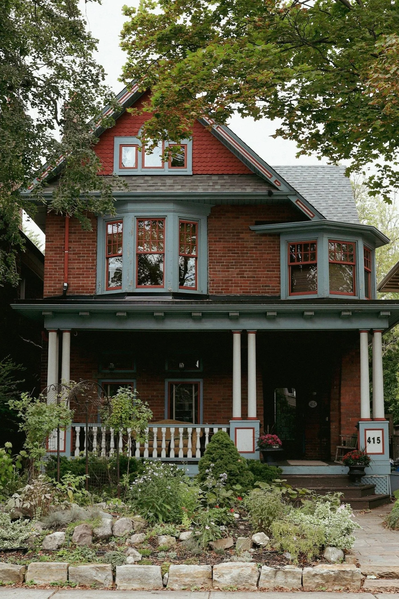 Humber Bay Painting Co.  High quality, low hassle exterior painting services to enhance your exterior space.