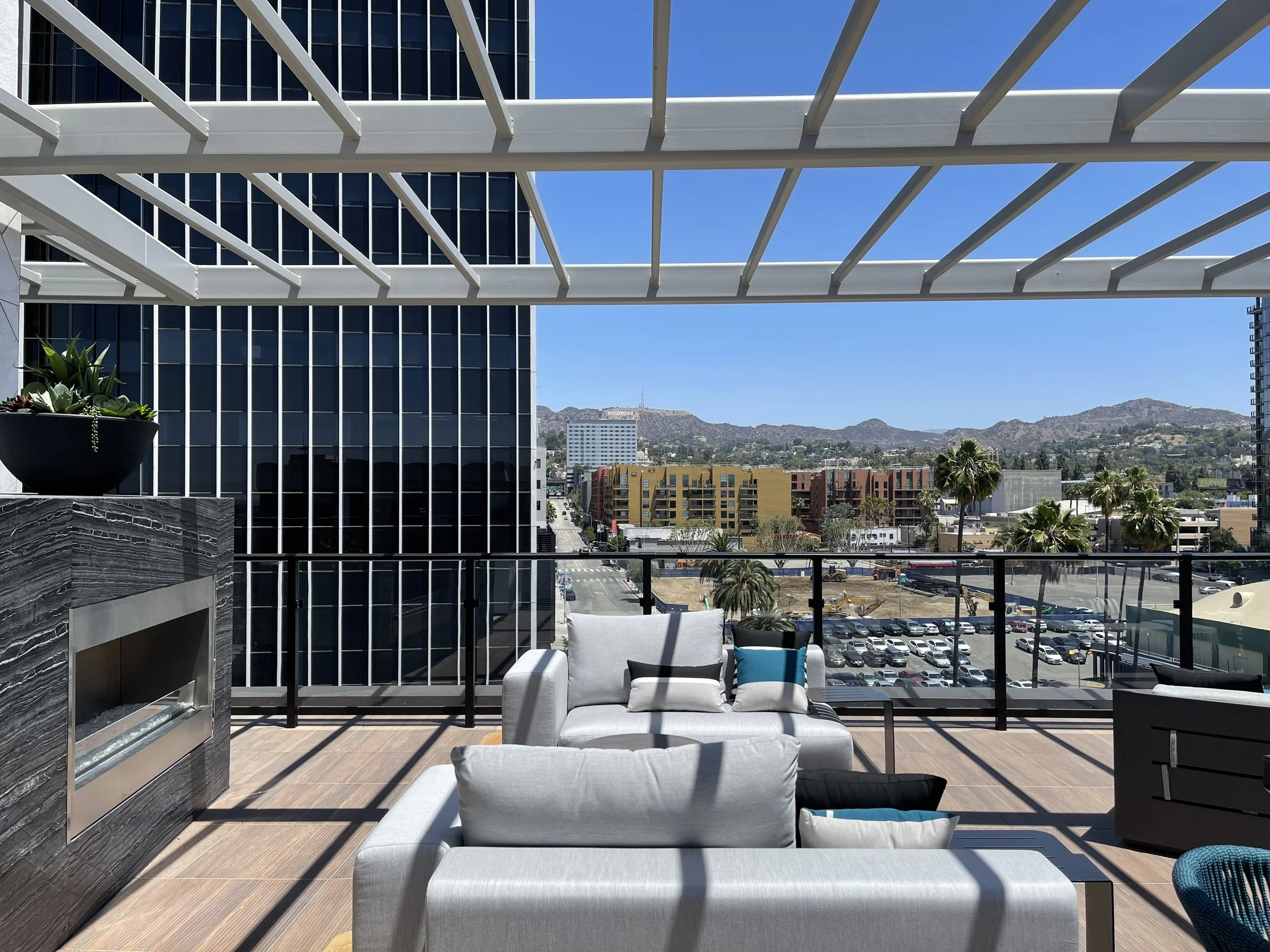PAC STUDIO_Wallace-on-Sunset-Luxury Apartments-Outdoor Amenities_SkyDeck_ 02