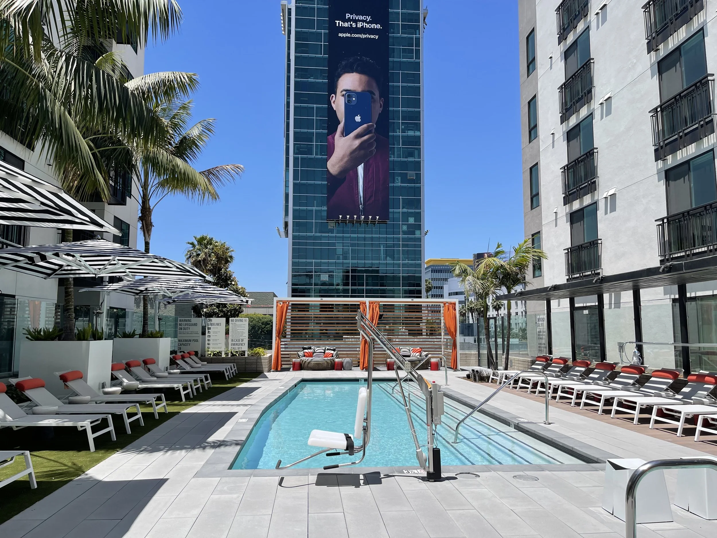 PAC STUDIO_Wallace-on-Sunset-Luxury Apartments-Outdoor Amenities_PoolDeck_ 01