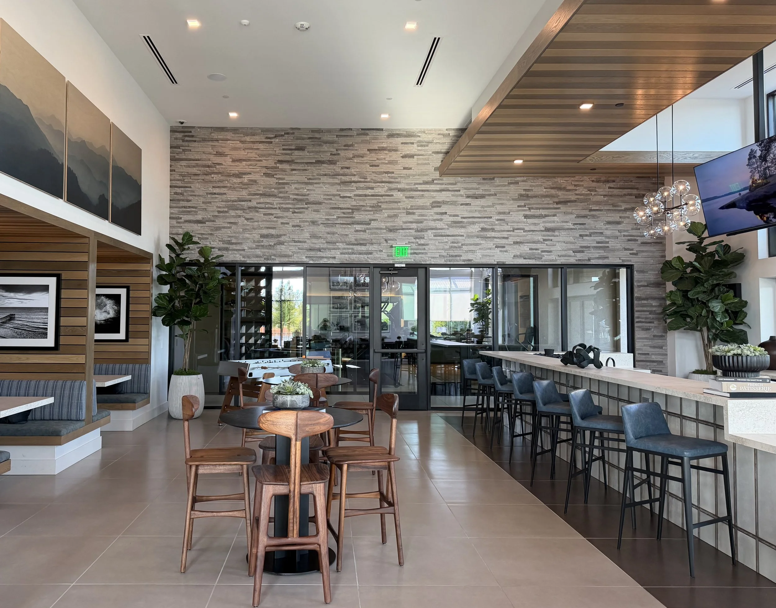 PAC STUDIO_The Brynn_Multifamily_Indoor Outdoor_Bar 01